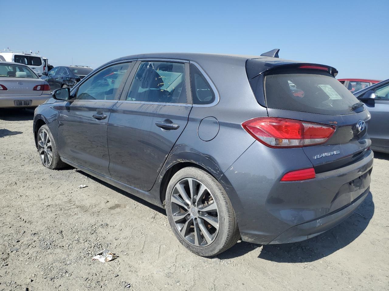 2018 Hyundai Elantra Gt vin: KMHH35LE9JU016895