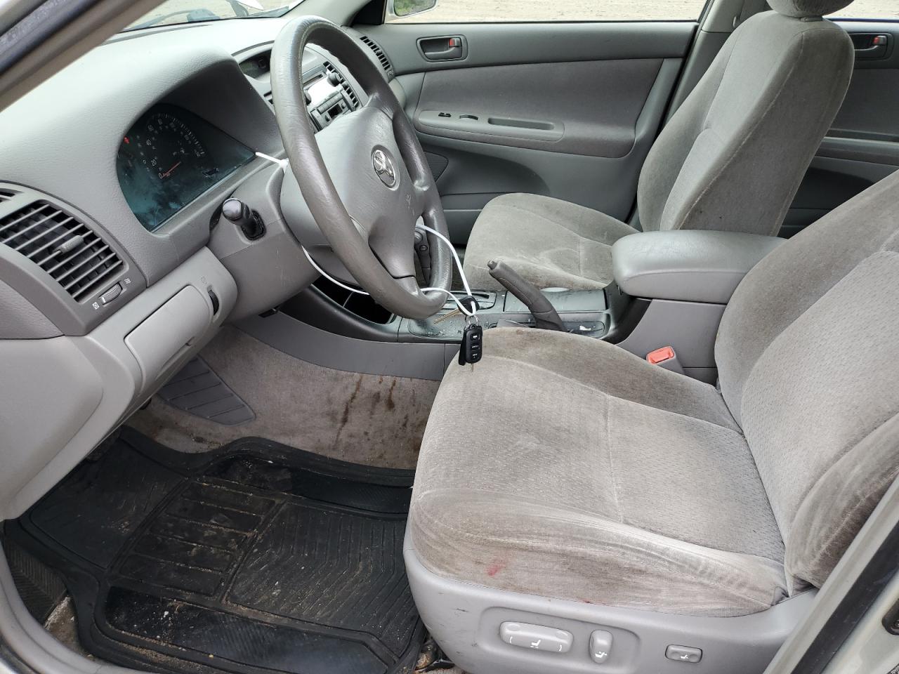 JTDBE32K040252699 2004 Toyota Camry Le