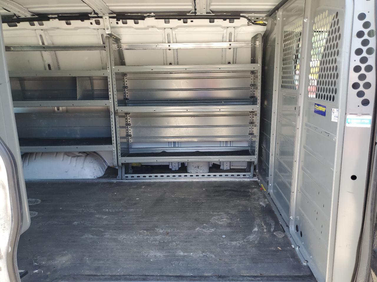 1GCWGAFG1J1333917 2018 Chevrolet Express G2500