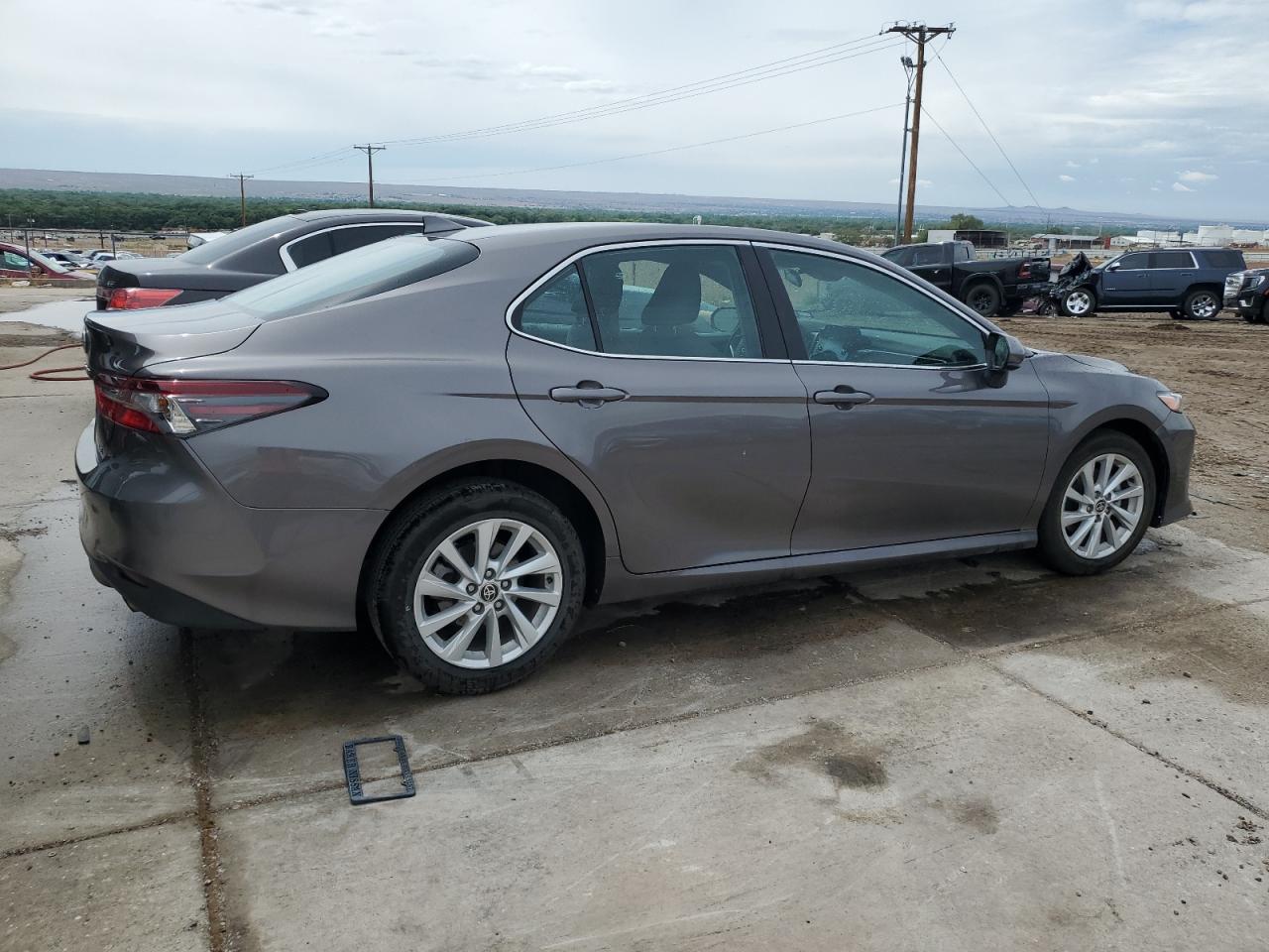 2022 Toyota Camry Le vin: 4T1C11AK5NU682238