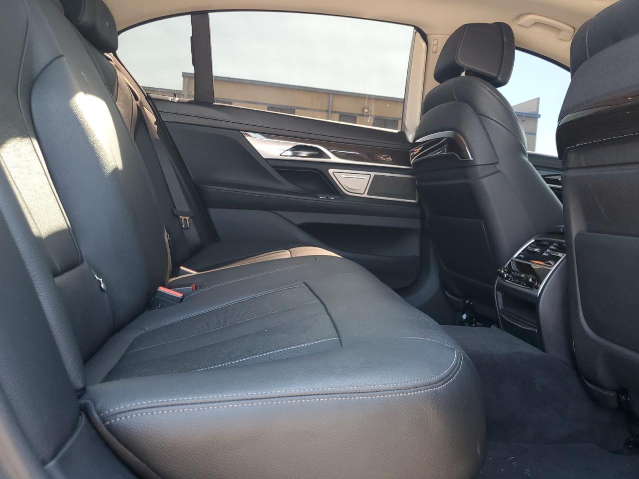 WBA7E2C5XJG742043 2018 BMW 740 I