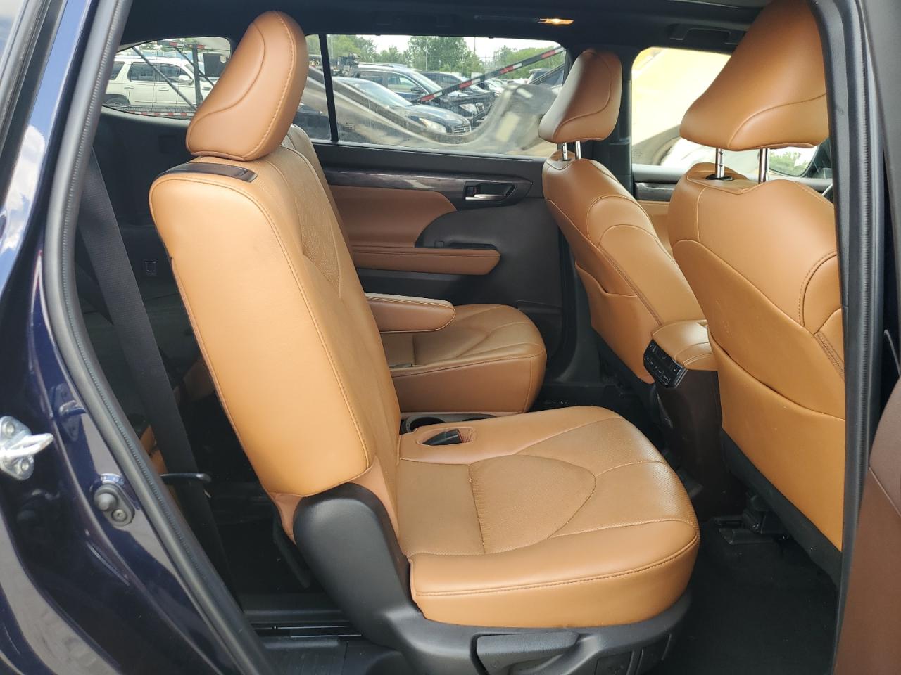 5TDFZRBH1NS180410 2022 Toyota Highlander Platinum