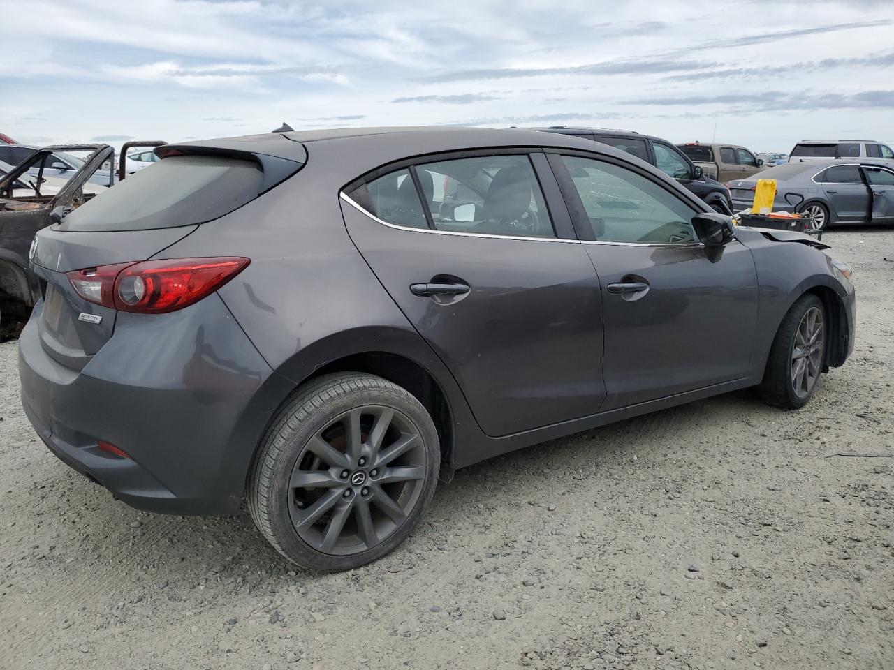 3MZBN1L38JM261085 2018 Mazda 3 Touring