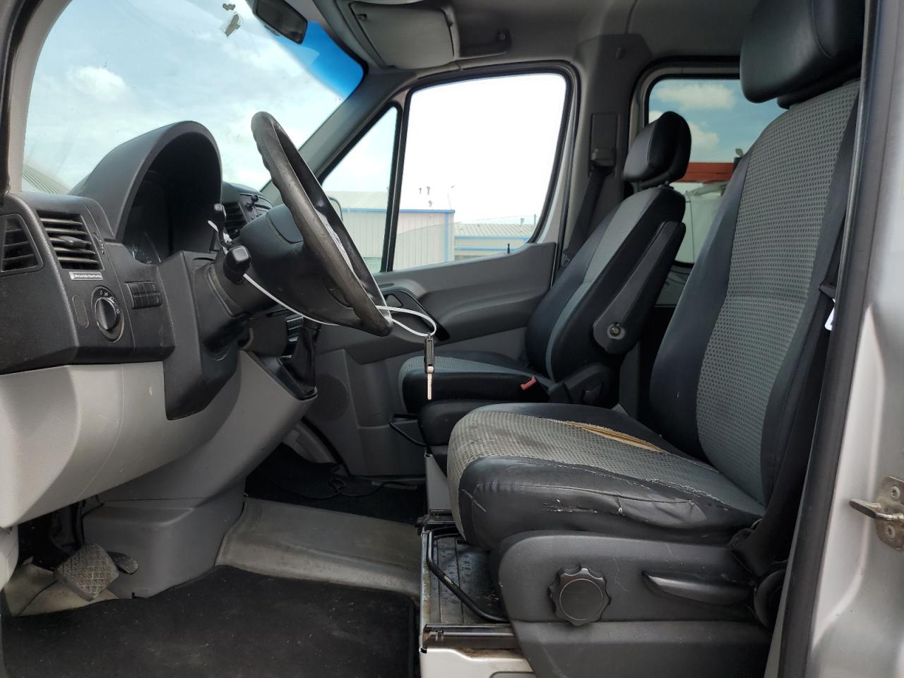 WDWPE745785244951 2008 Dodge Sprinter 2500