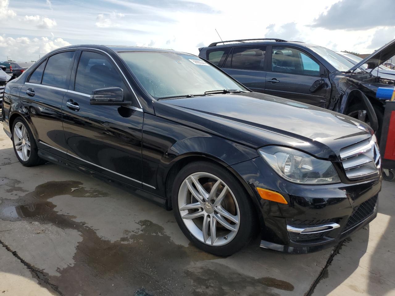 2013 Mercedes-Benz C 250 vin: WDDGF4HB7DR272787