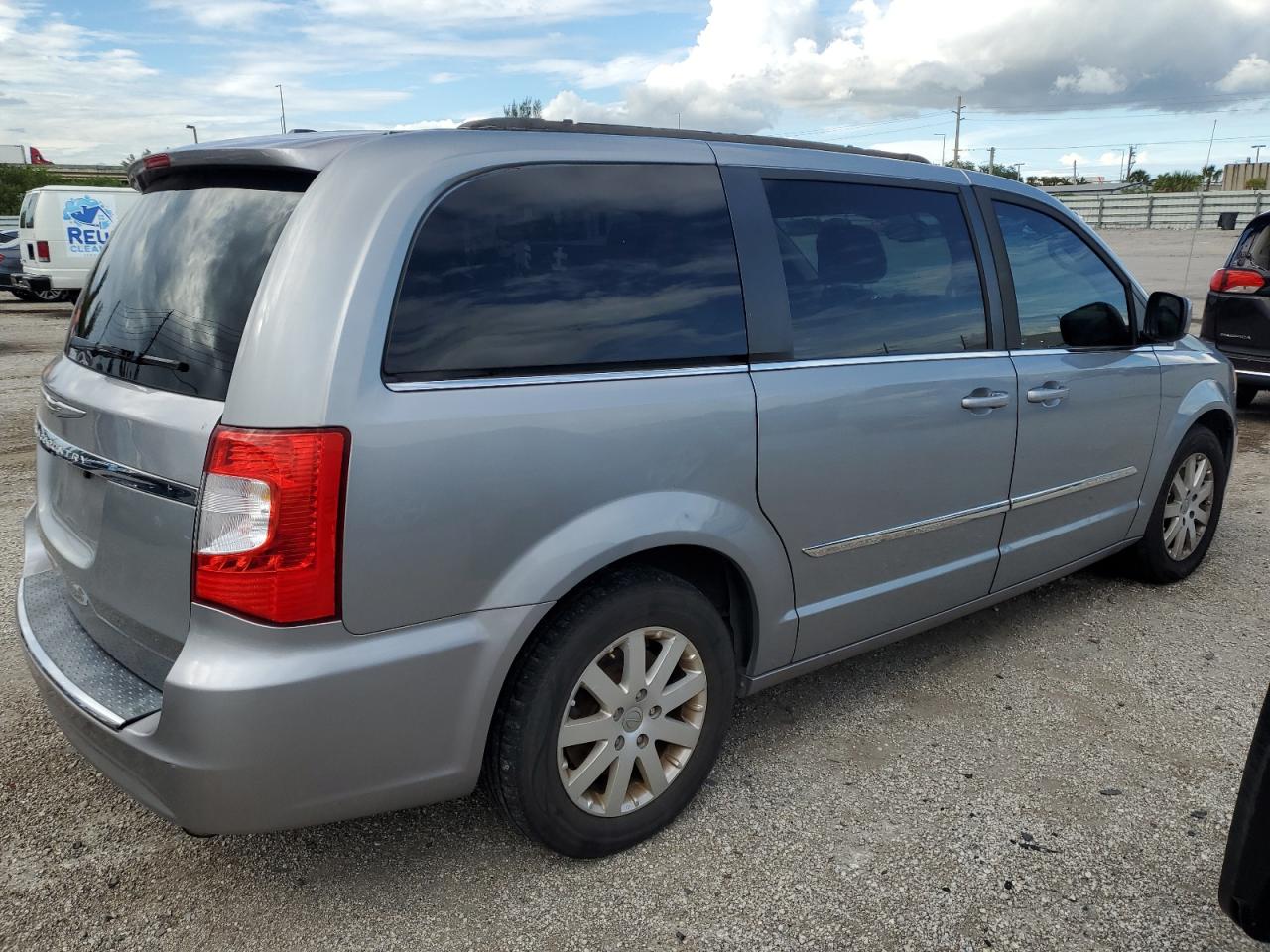 Lot #2820882352 2014 CHRYSLER TOWN & COU