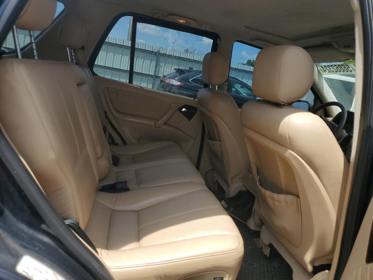 4JGAB54E8YA187250 2000 Mercedes-Benz Ml 320