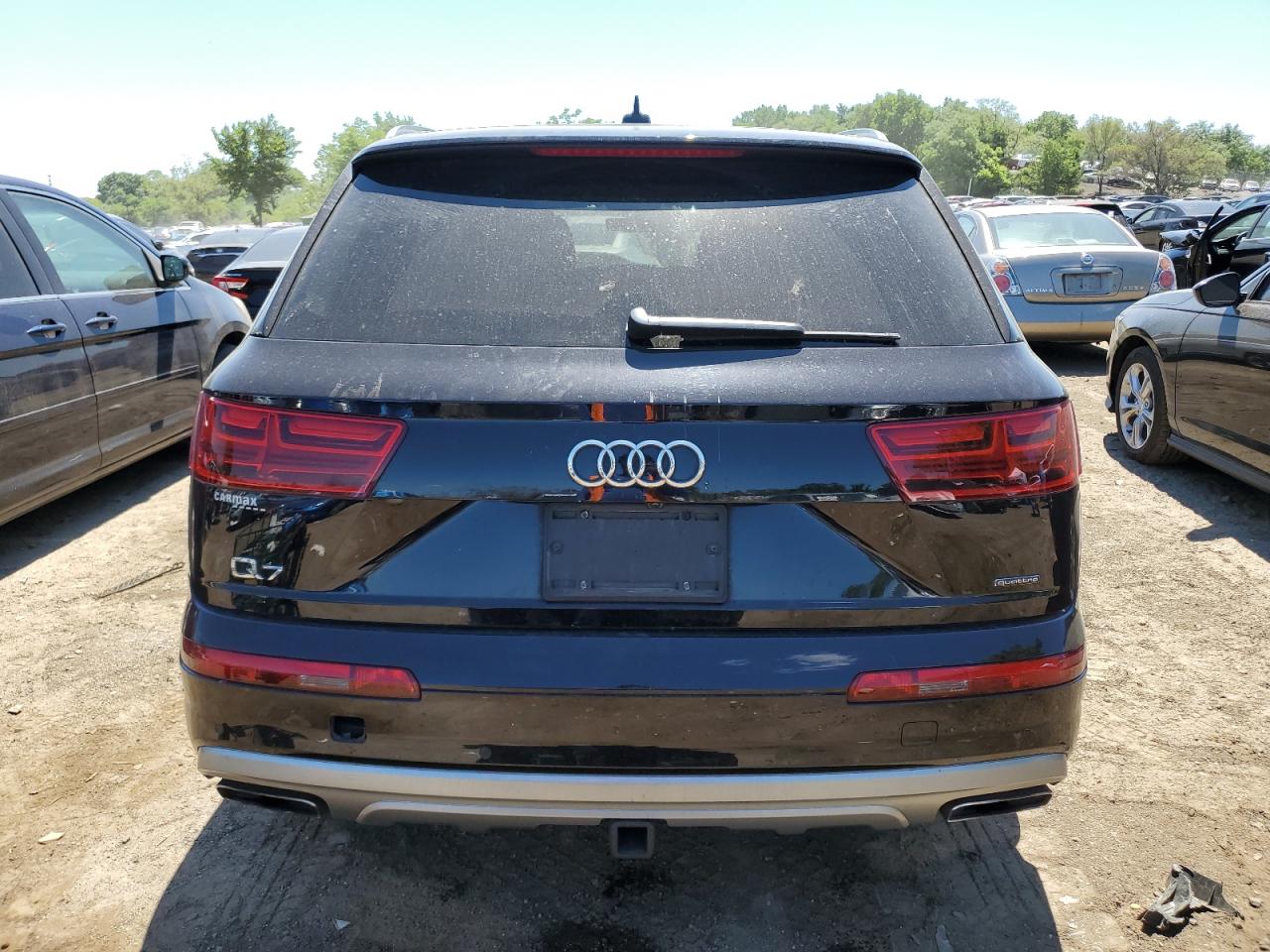WA1LHAF7XJD017103 2018 Audi Q7 Premium Plus