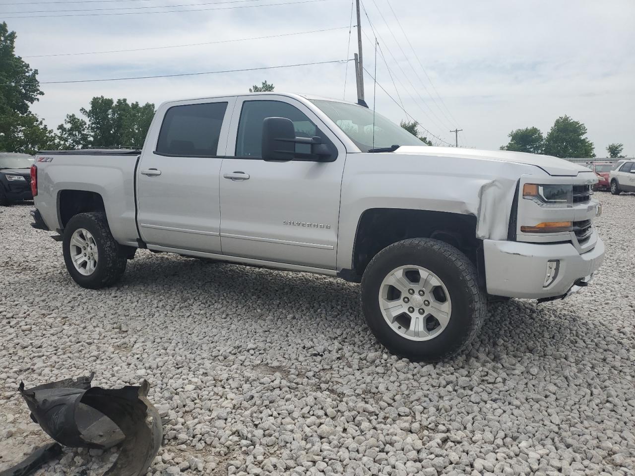 3GCUKREC6JG587823 2018 Chevrolet Silverado K1500 Lt