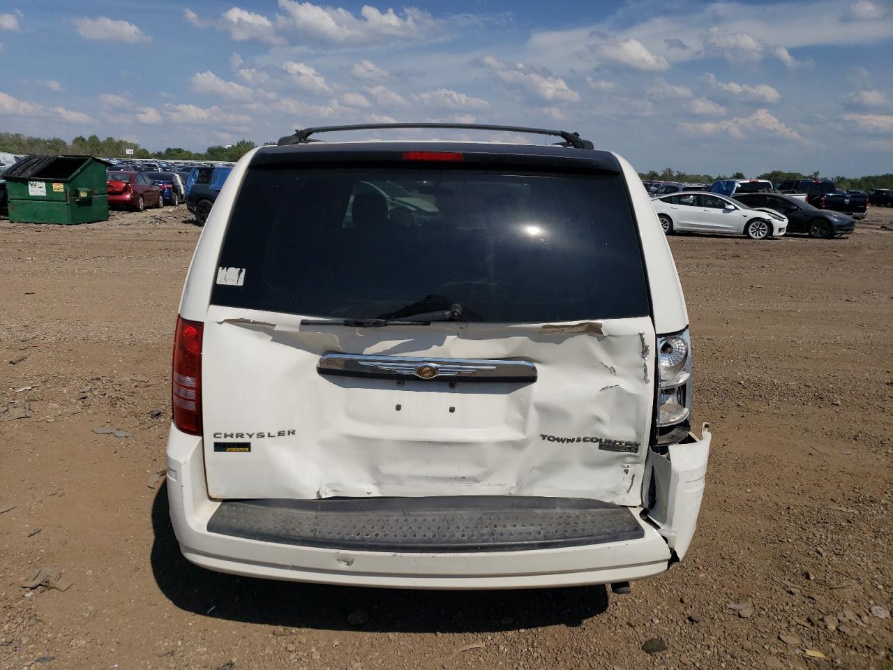 Lot #2907343989 2010 CHRYSLER TOWN & COU