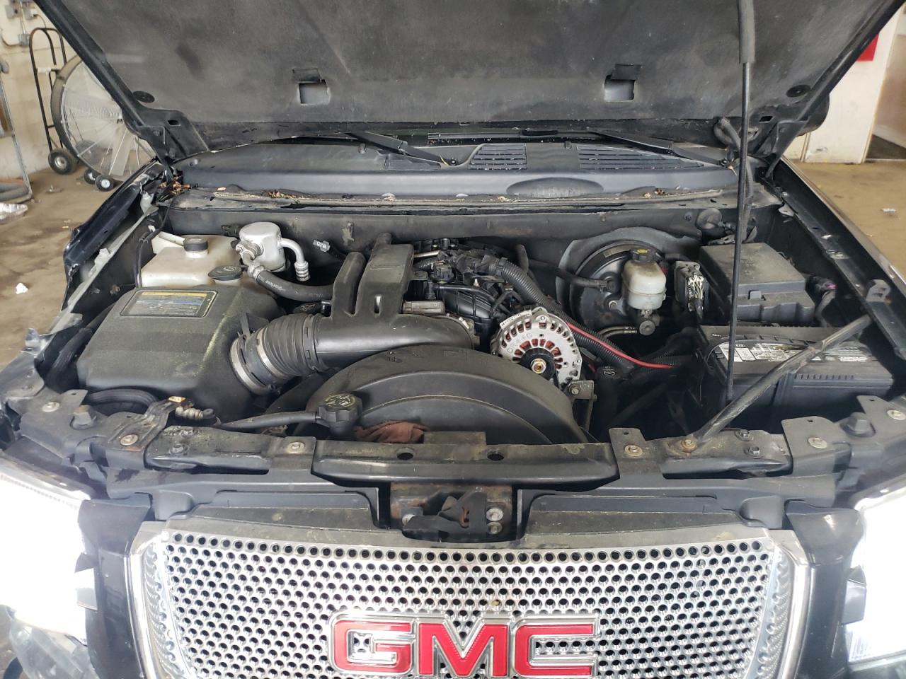 1GKET63M272147437 2007 GMC Envoy Denali