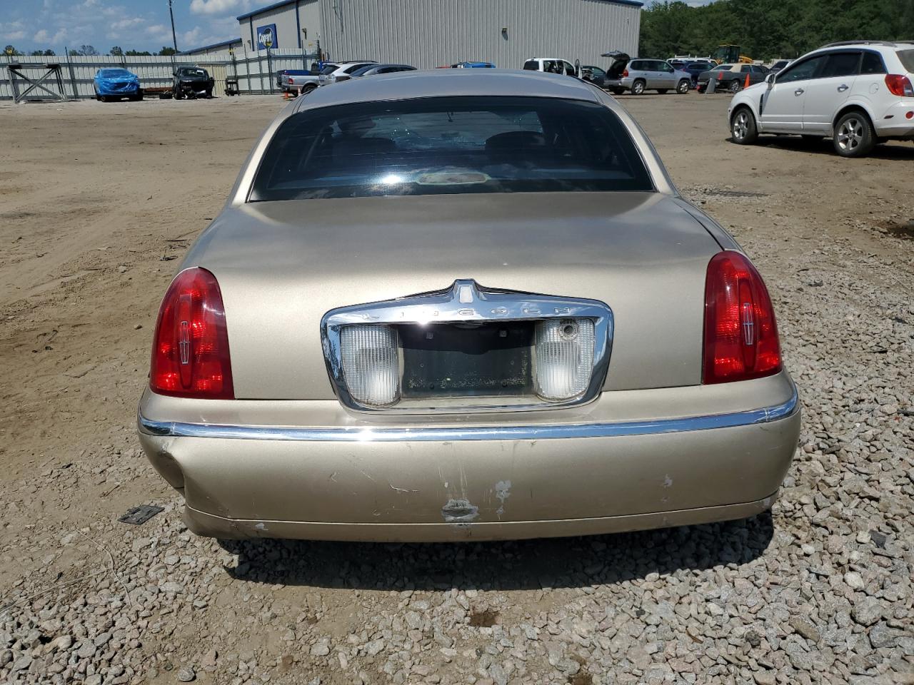 1LNHM82W12Y629483 2002 Lincoln Town Car Signature