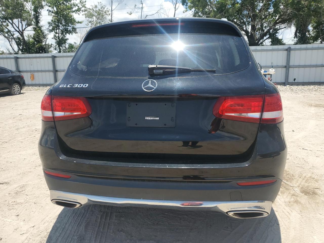 WDC0G4JB9GF053879 2016 Mercedes-Benz Glc 300