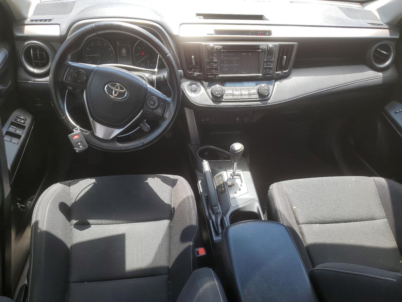JTMRFREV6HJ714722 2017 Toyota Rav4 Xle