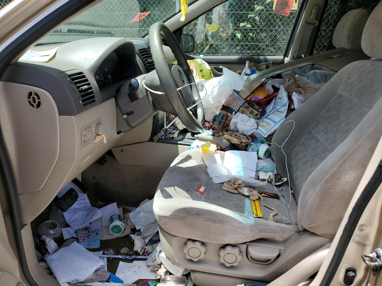 KNDJC733345328967 2004 Kia Sorento Ex