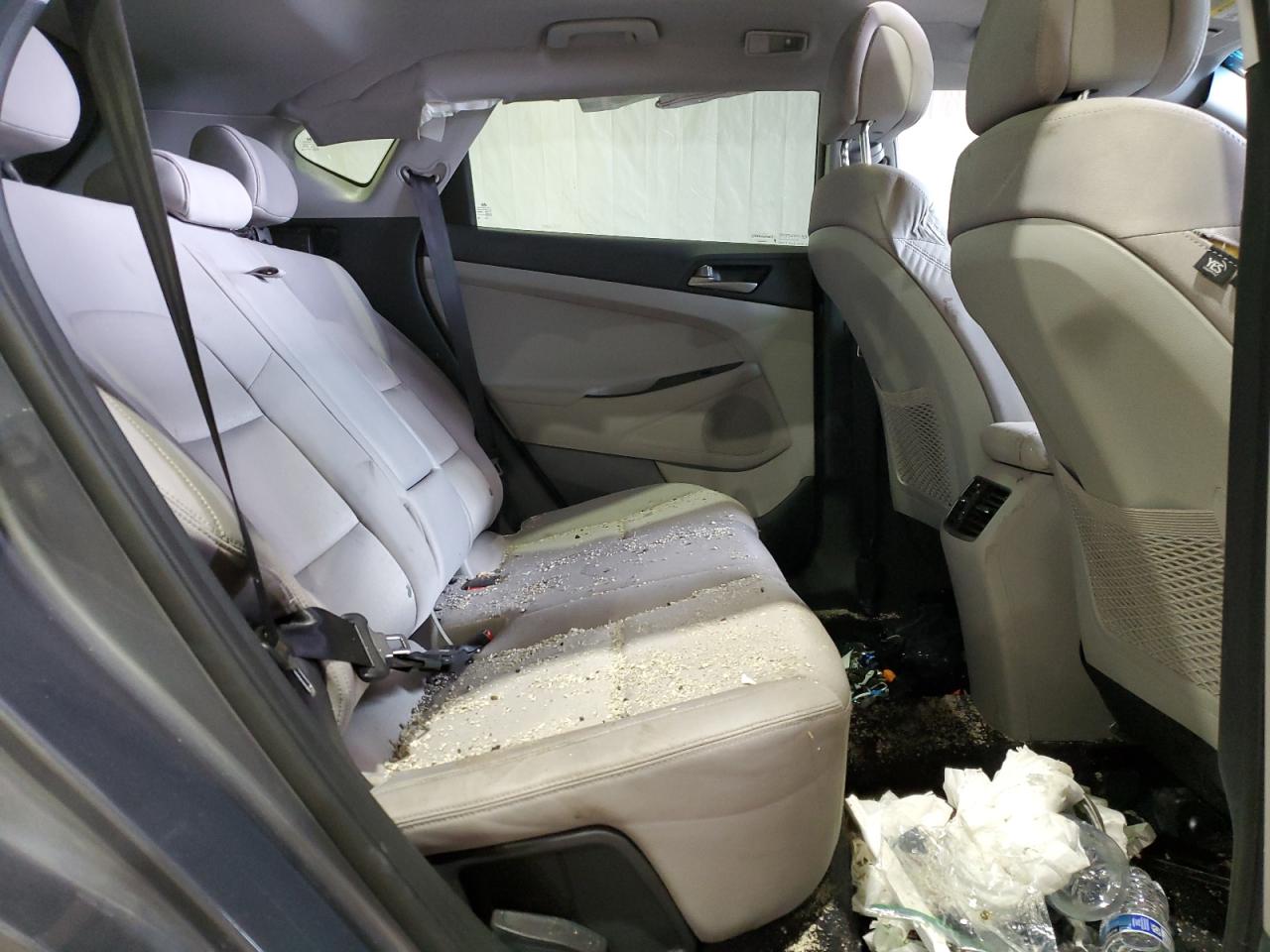 KM8J3CA2XJU689015 2018 Hyundai Tucson Value