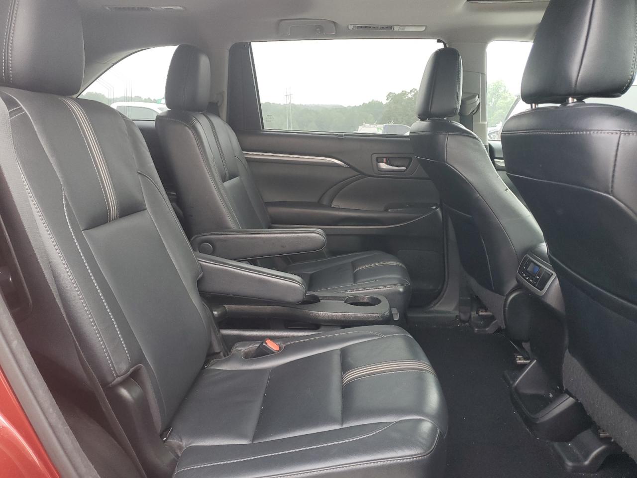 5TDKZRFH9HS520688 2017 Toyota Highlander Se