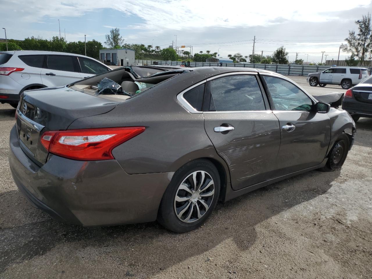 2016 Nissan Altima 2.5 vin: 1N4AL3AP0GN305221