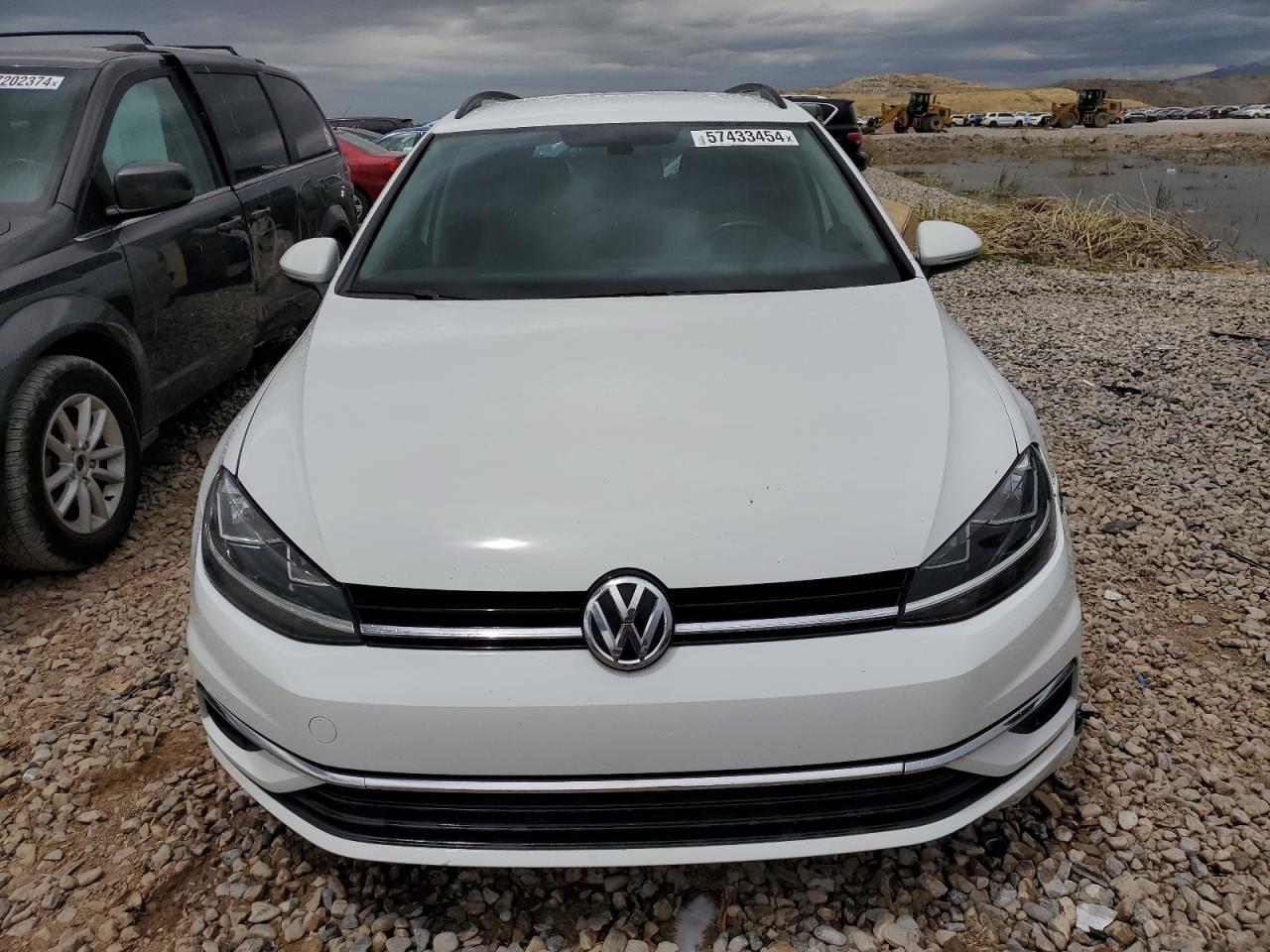 2018 Volkswagen Golf Sportwagen S vin: 3VW217AU0JM765639