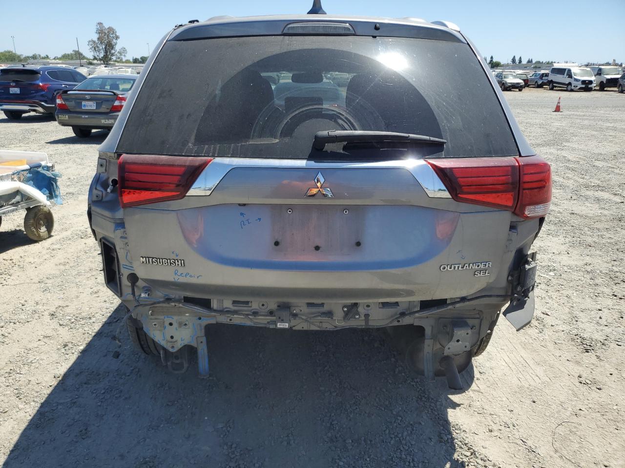 JA4AZ3A35KZ041415 2019 Mitsubishi Outlander Se