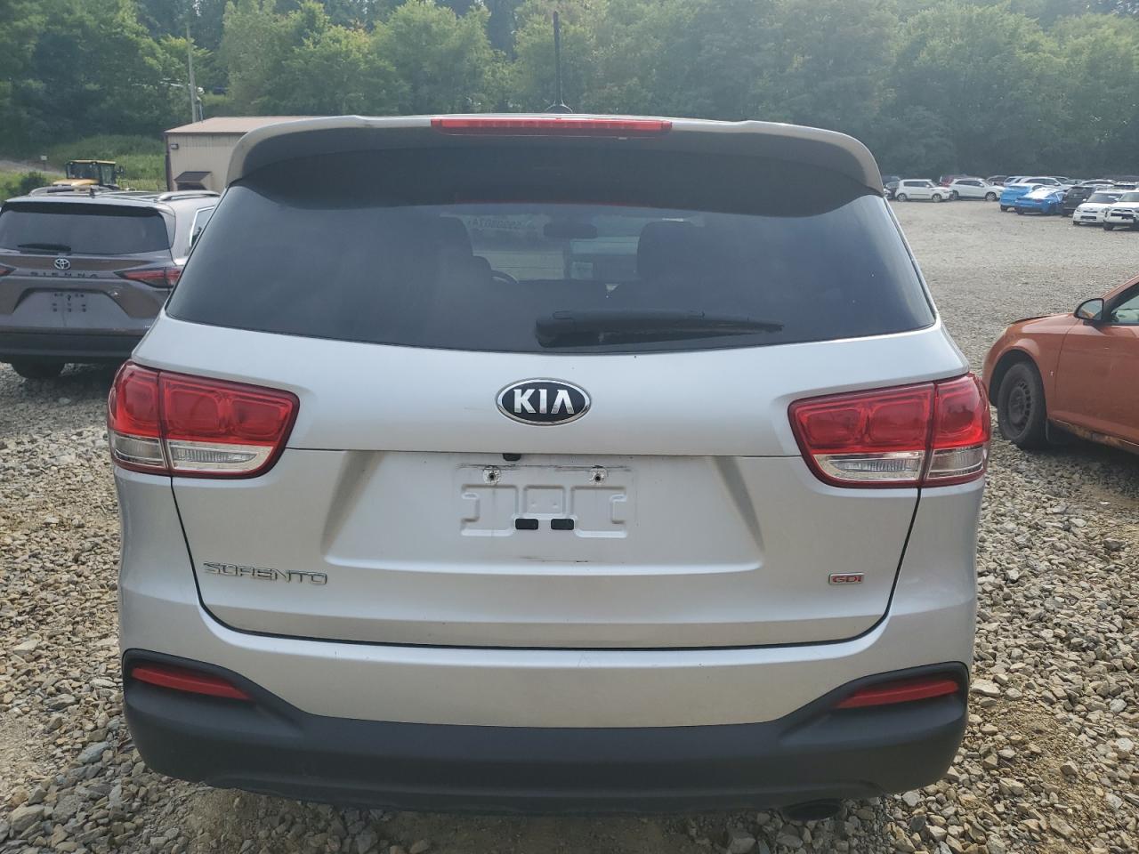 2018 Kia Sorento Lx vin: 5XYPG4A39JG338017