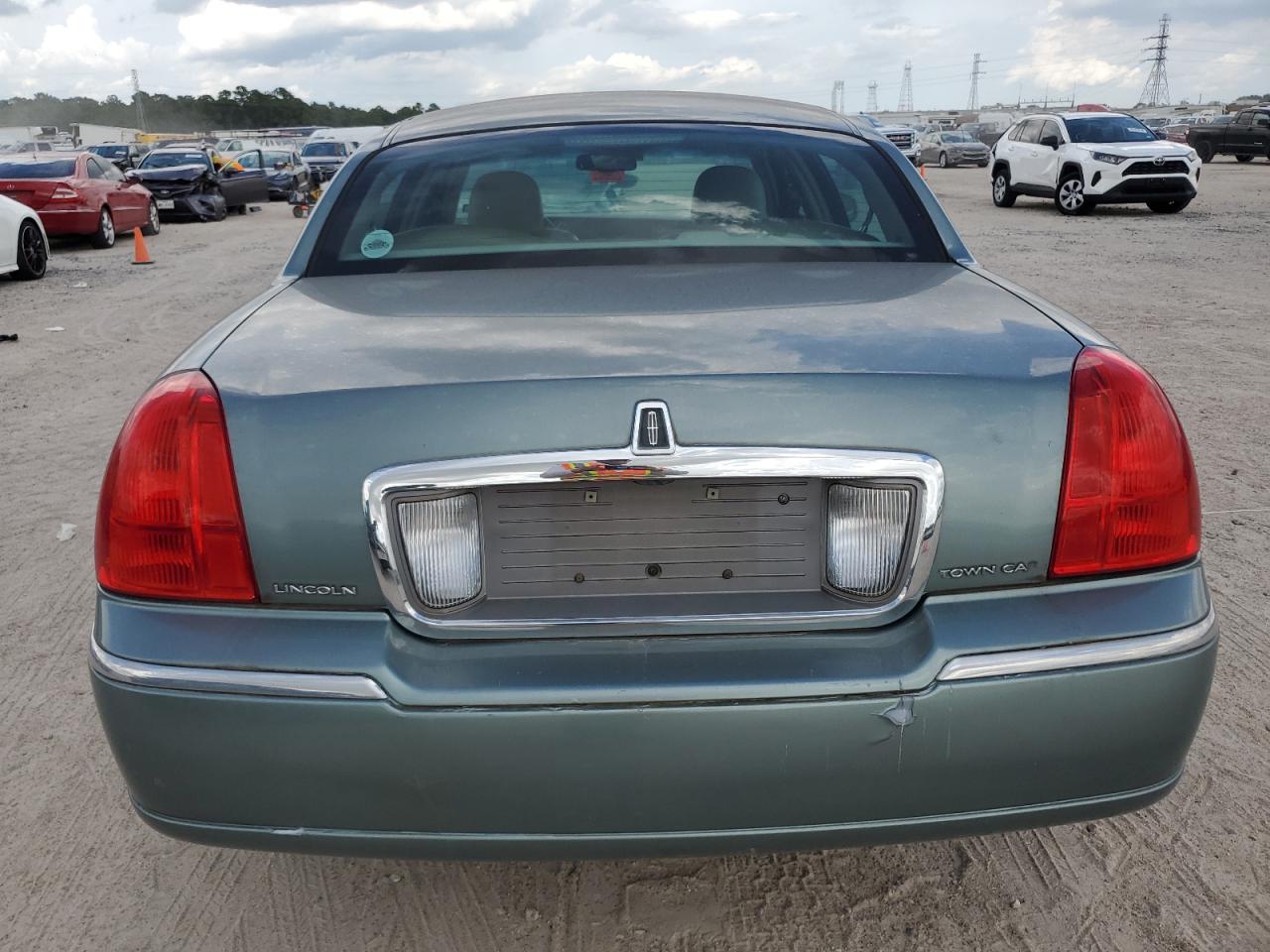 1LNHM82V36Y642622 2006 Lincoln Town Car Signature Limited