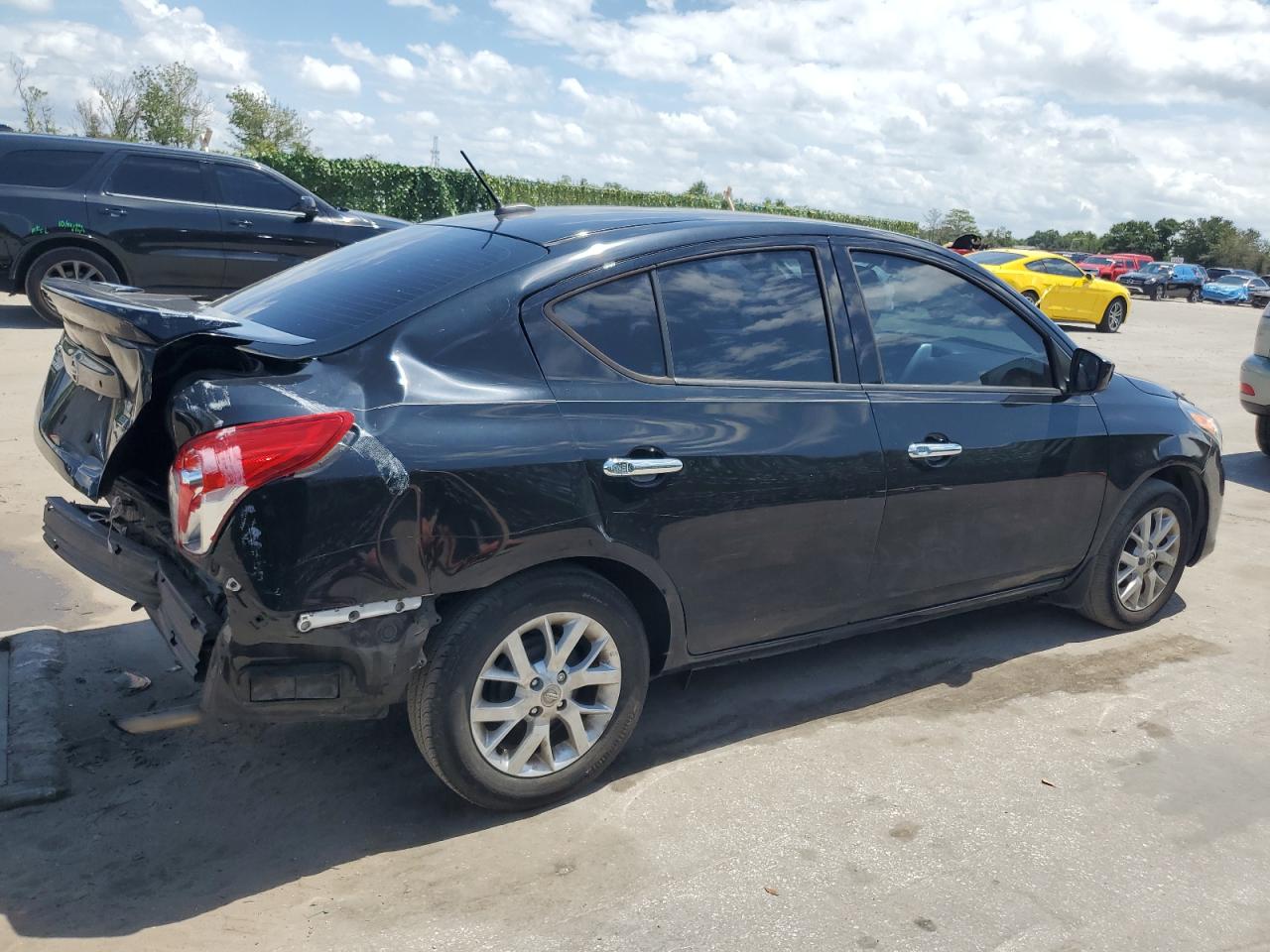 3N1CN7AP3JL823631 2018 Nissan Versa S