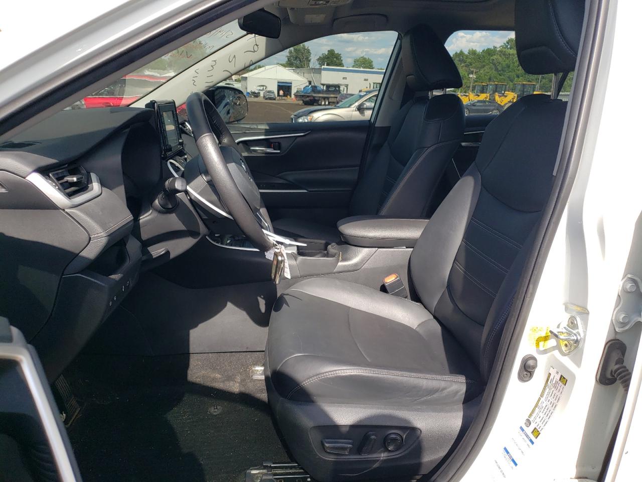 2T3A1RFV7MW216082 2021 Toyota Rav4 Xle Premium