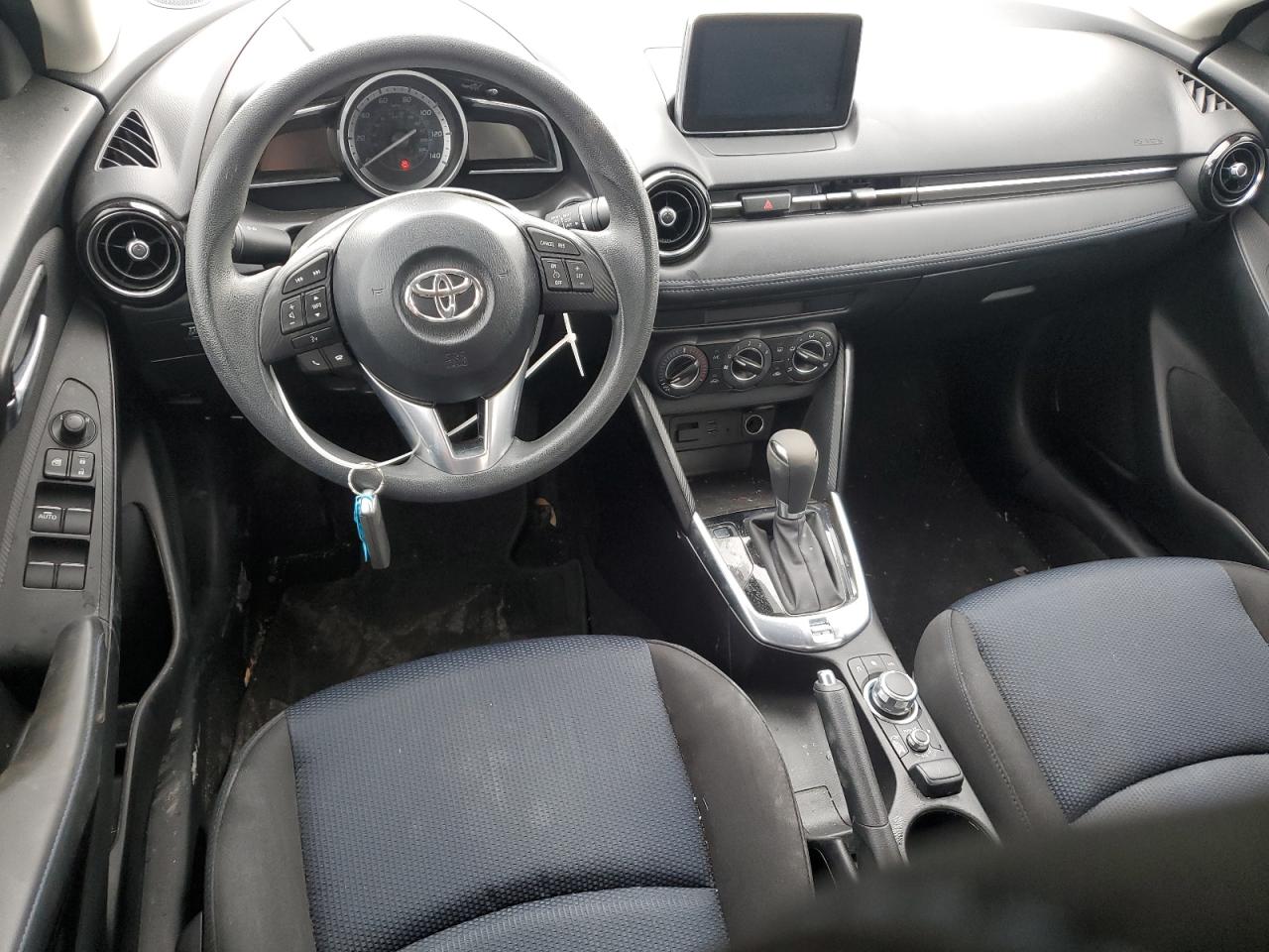 3MYDLBYV5HY183371 2017 Toyota Yaris Ia