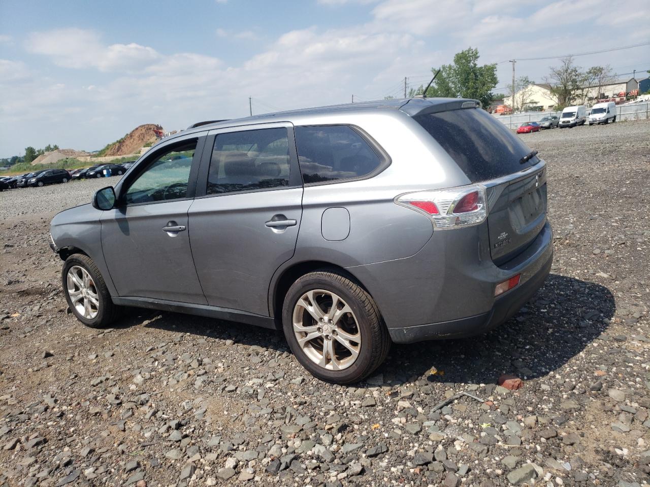 JA4AZ3A3XEZ013789 2014 Mitsubishi Outlander Se