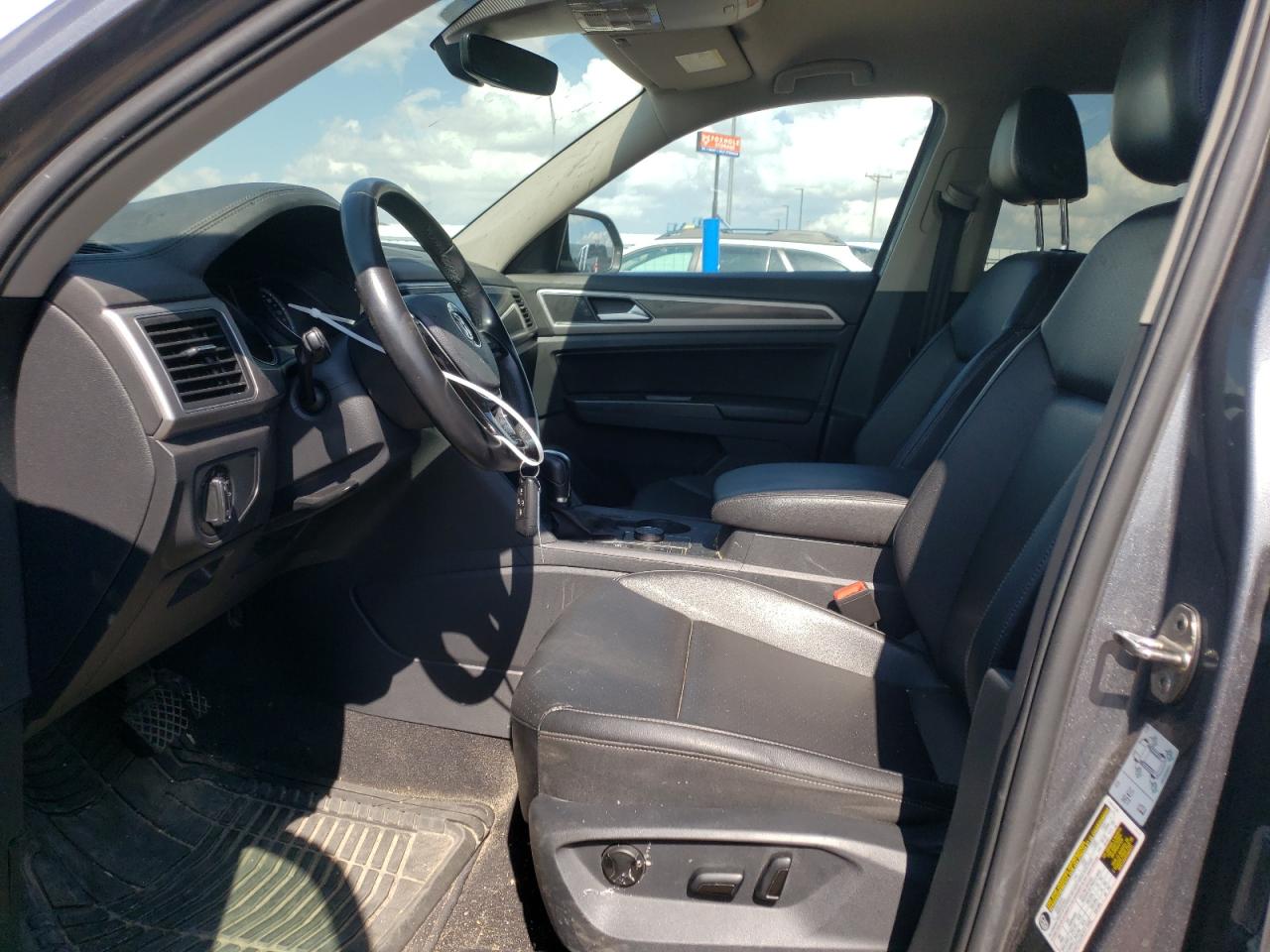 1V2LR2CAXJC512026 2018 Volkswagen Atlas Se