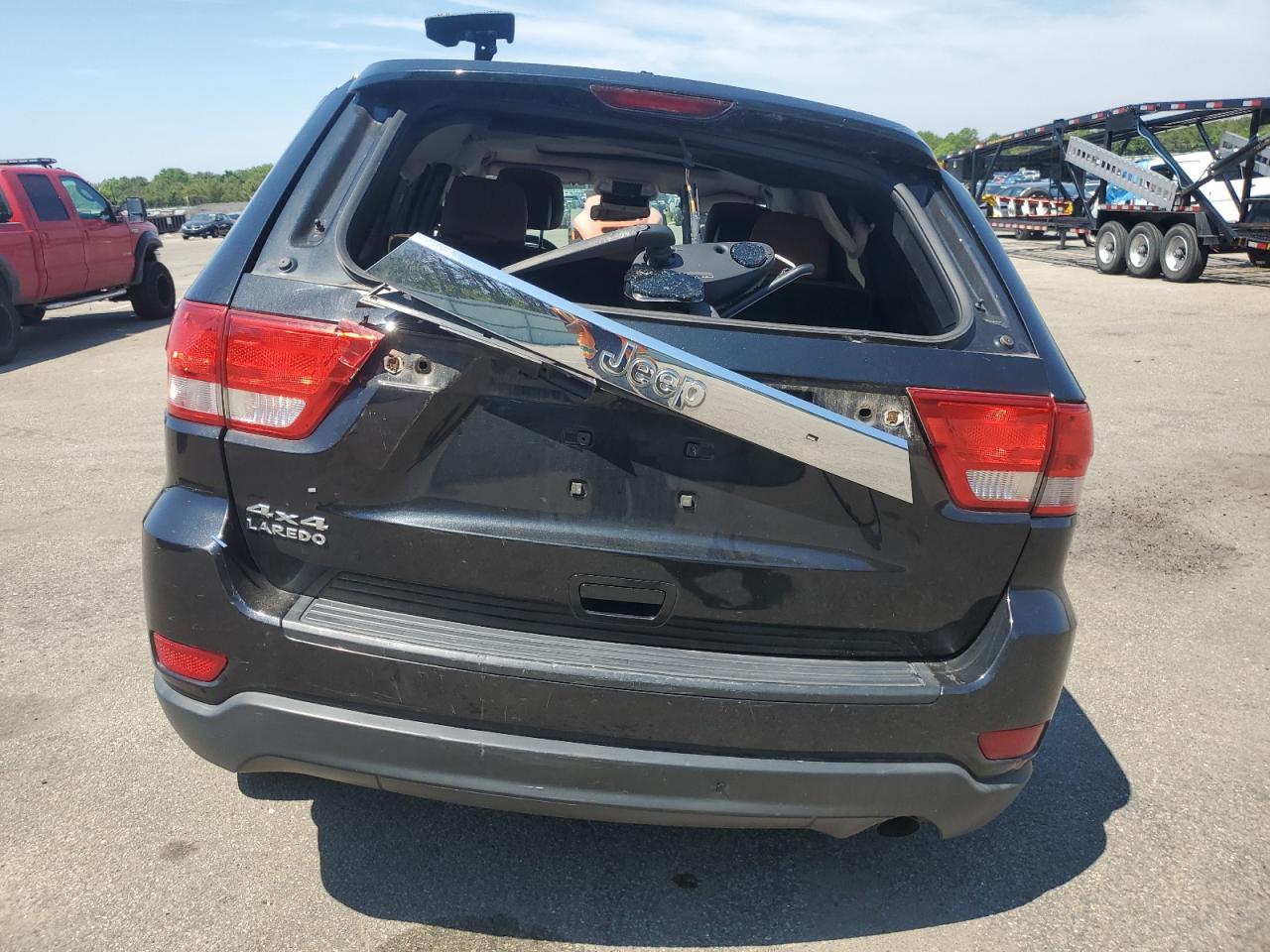 1C4RJFAG3DC586426 2013 Jeep Grand Cherokee Laredo