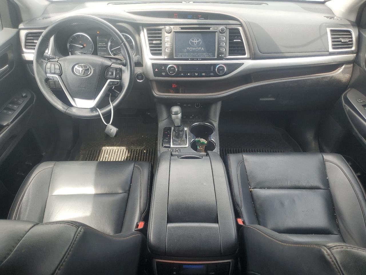 5TDJZRFH6KS562805 2019 Toyota Highlander Se