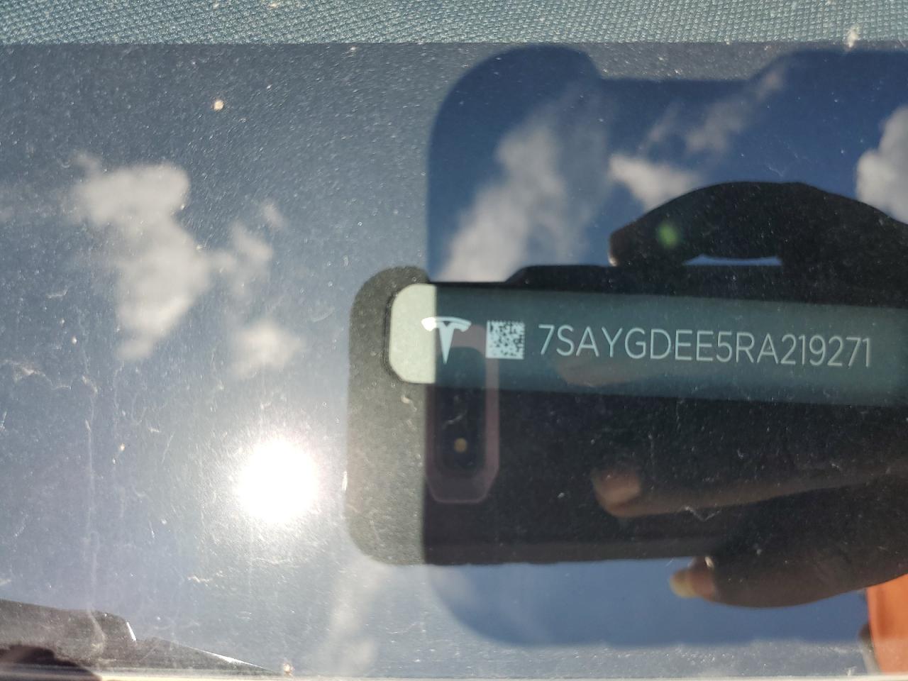 7SAYGDEE5RA219271 2024 Tesla Model Y