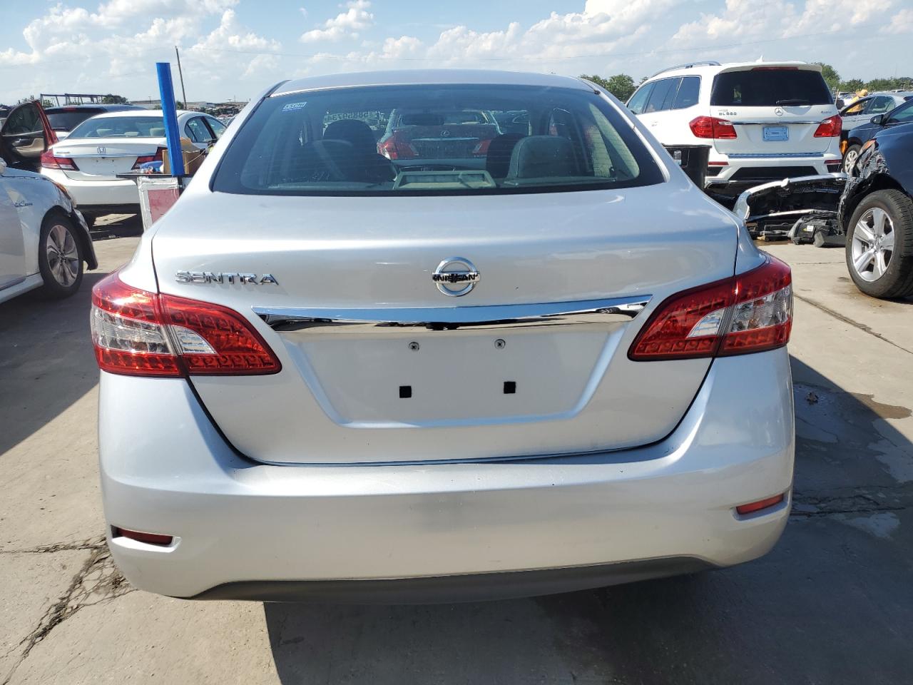 2015 Nissan Sentra S vin: 3N1AB7AP2FY354252