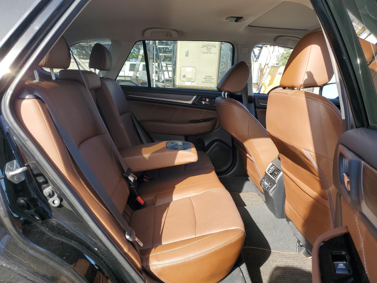 4S4BSATC0J3200242 2018 Subaru Outback Touring