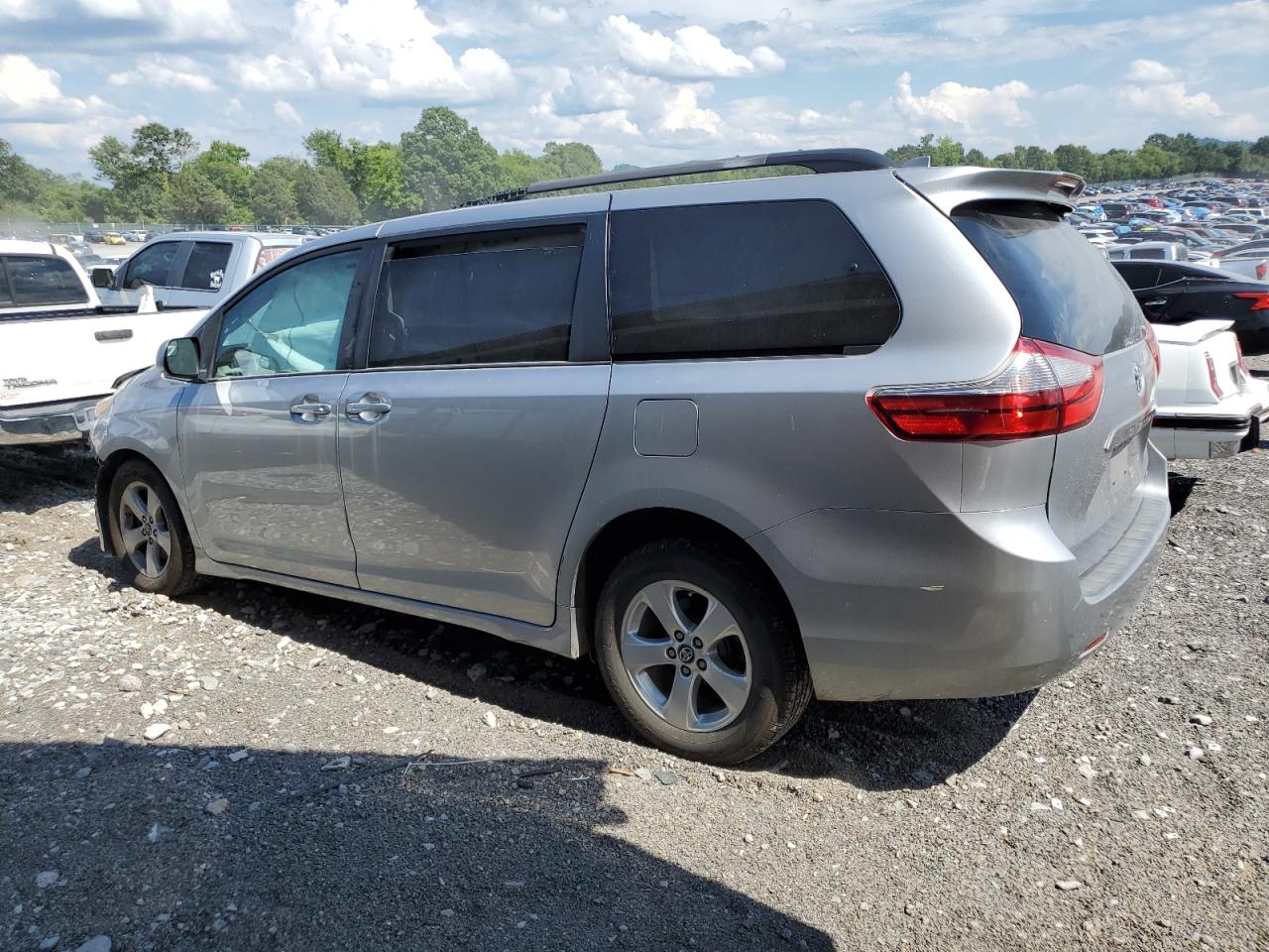 Lot #2819029278 2018 TOYOTA SIENNA LE