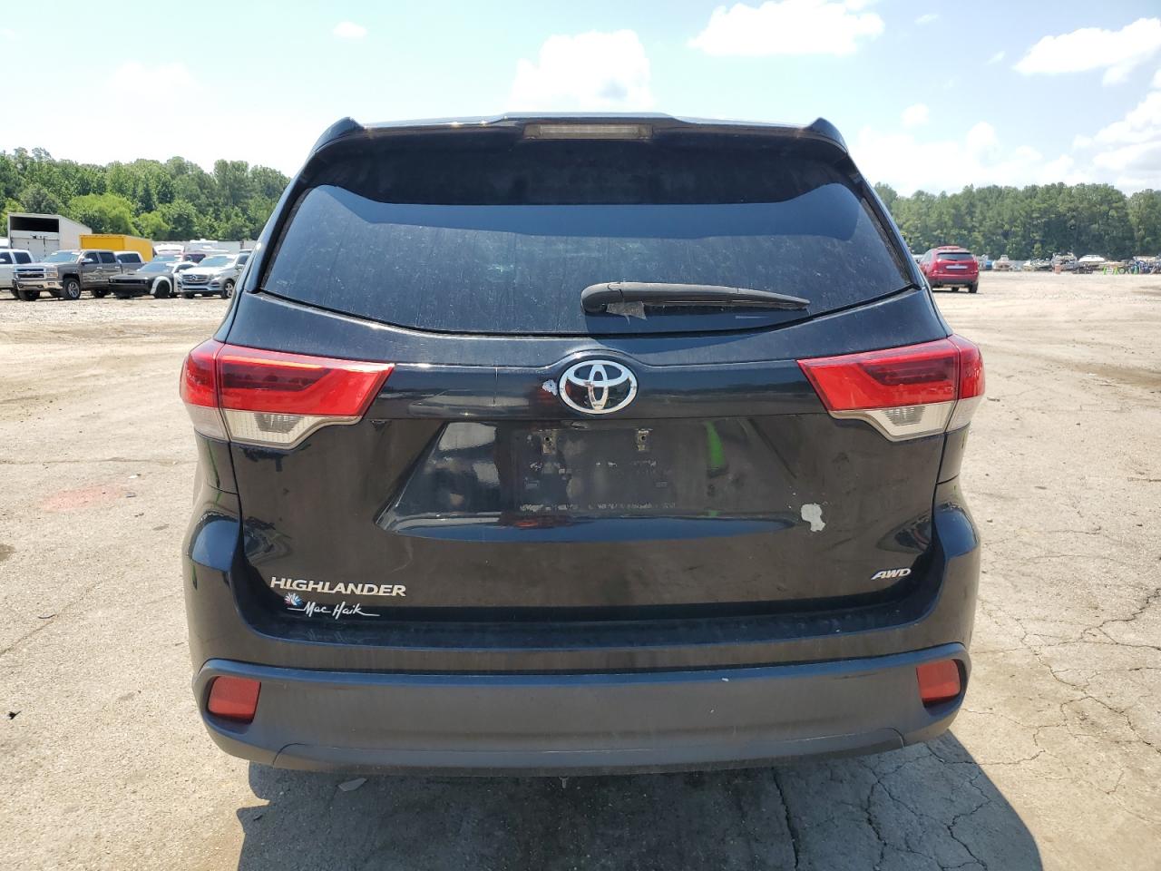 5TDBZRFH4HS428517 2017 Toyota Highlander Le