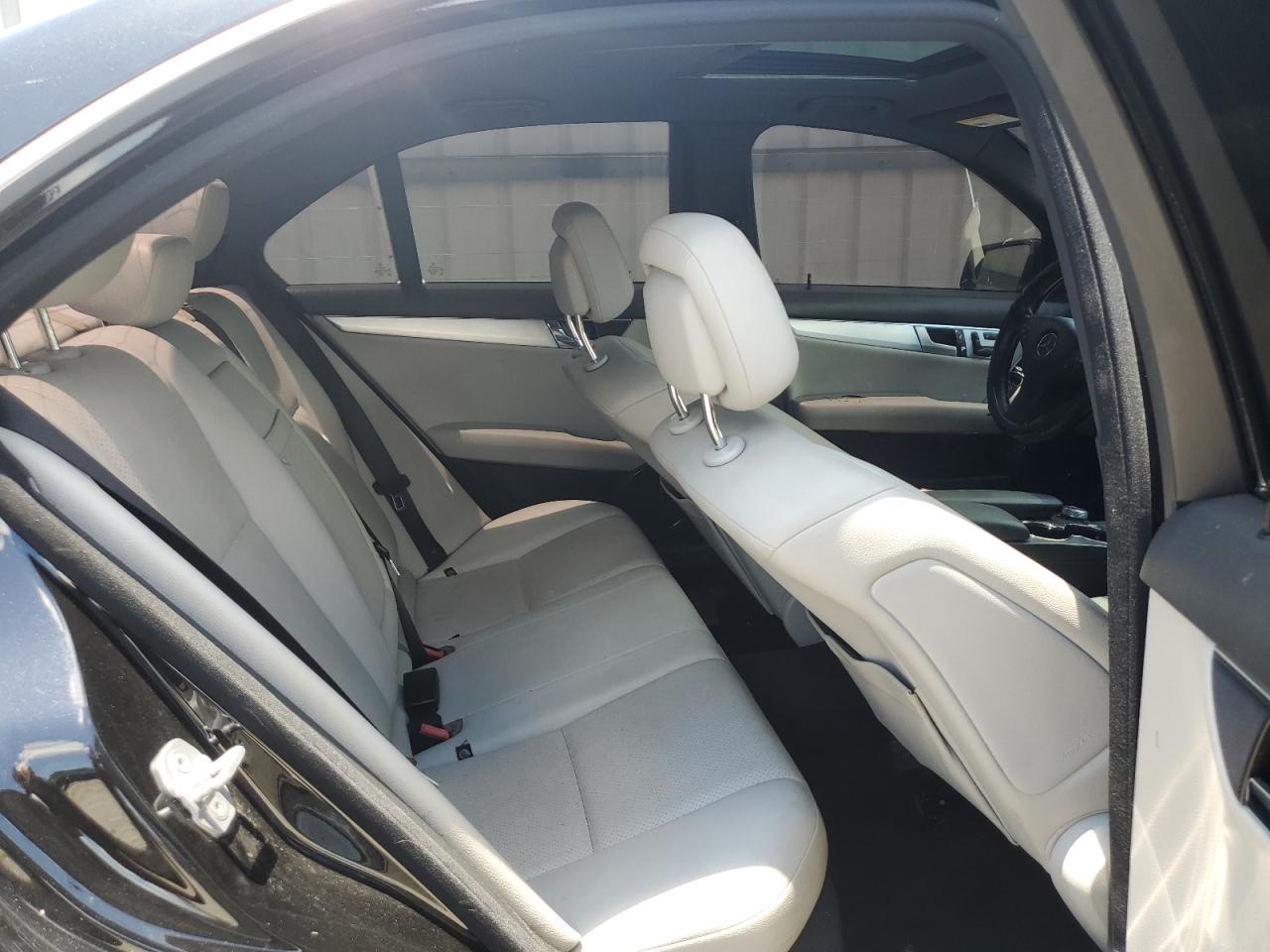 WDDGF5EB9BA449751 2011 Mercedes-Benz C 300