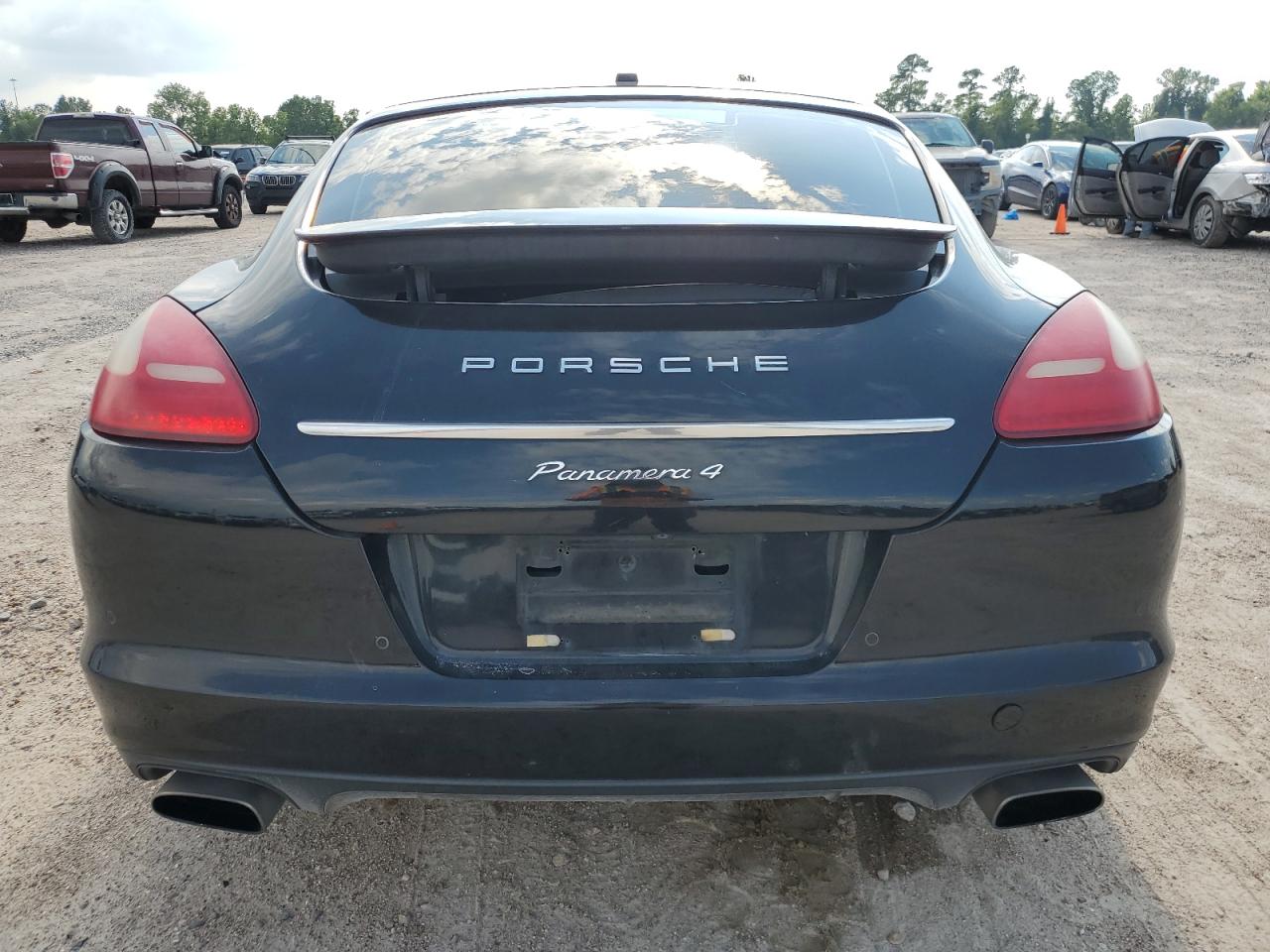 WP0AA2A70BL011350 2011 Porsche Panamera 2