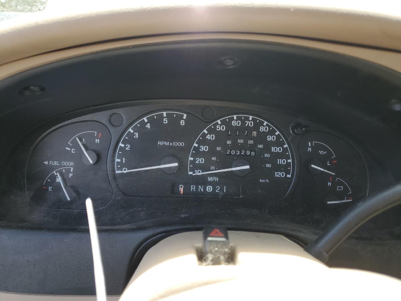 1FMDU85P8YZA80919 2000 Ford Explorer Limited