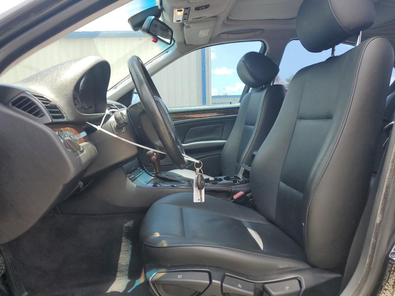 WBAEV33435KX11238 2005 BMW 325 I