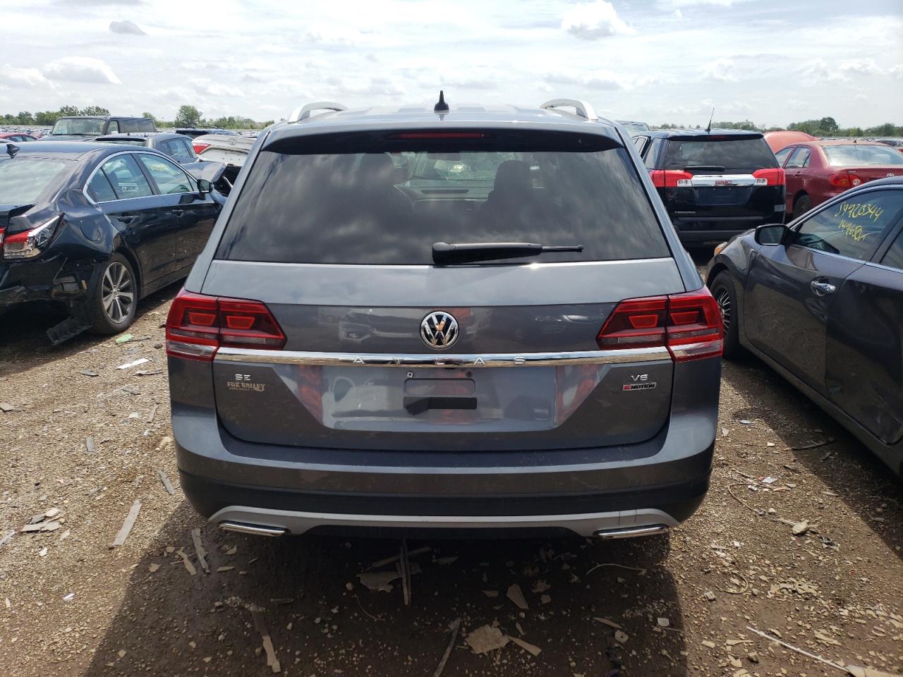 1V2KR2CA0JC572490 2018 Volkswagen Atlas Se