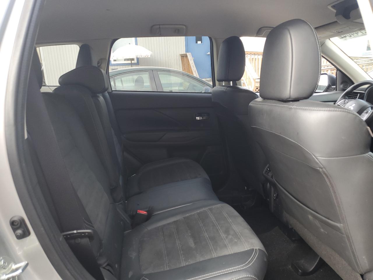 JA4AZ3A34KZ033614 2019 Mitsubishi Outlander Se