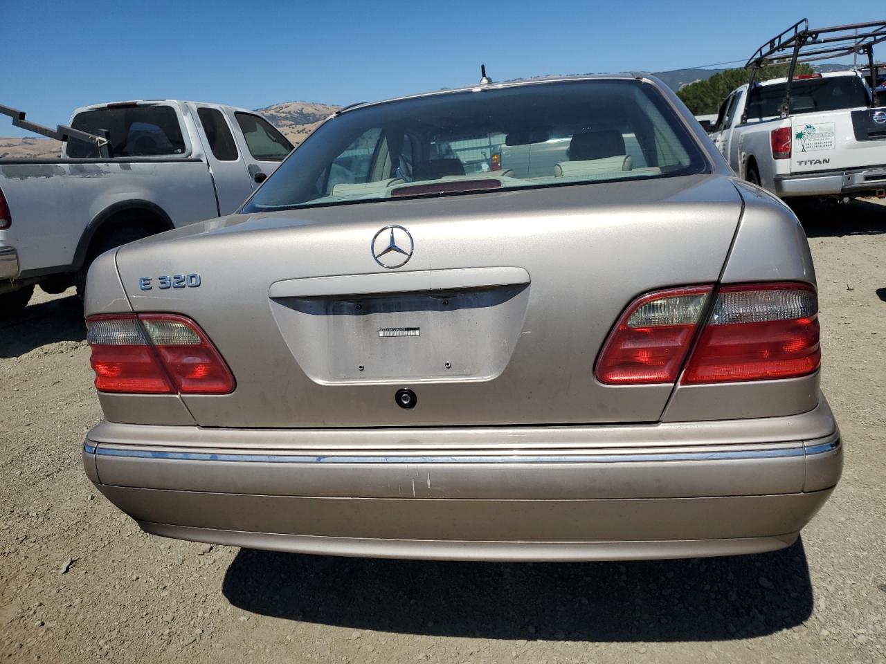 WDBJF65J5YA984970 2000 Mercedes-Benz E 320