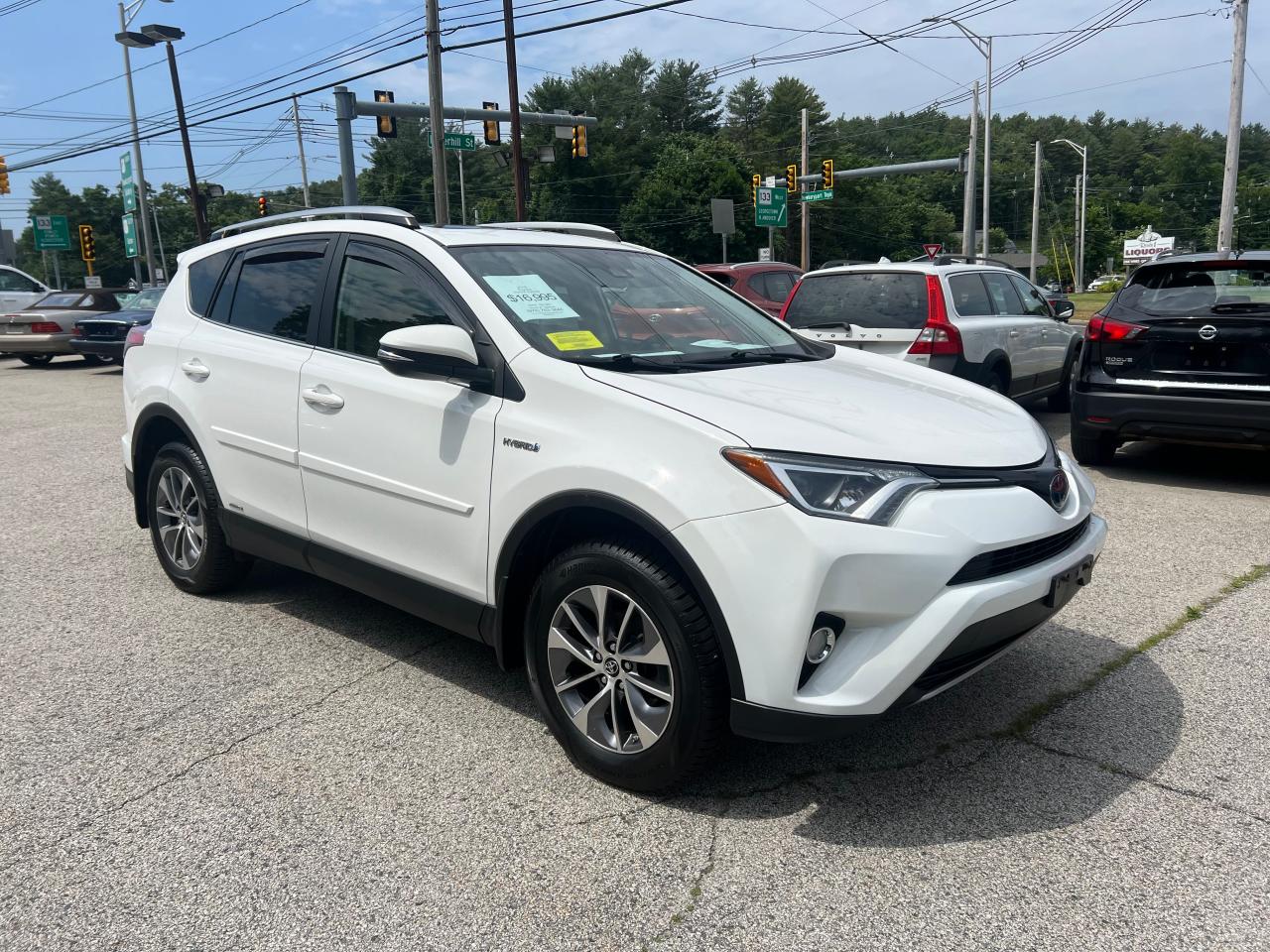 2018 Toyota Rav4 Hv Le vin: JTMRJREV0JD188834