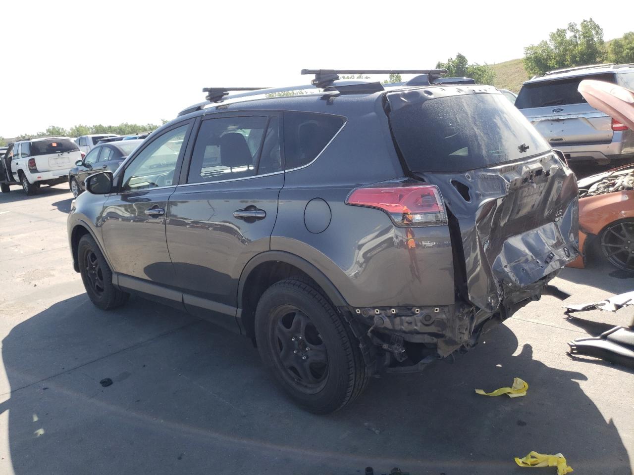 JTMBFREV2HJ164937 2017 Toyota Rav4 Le