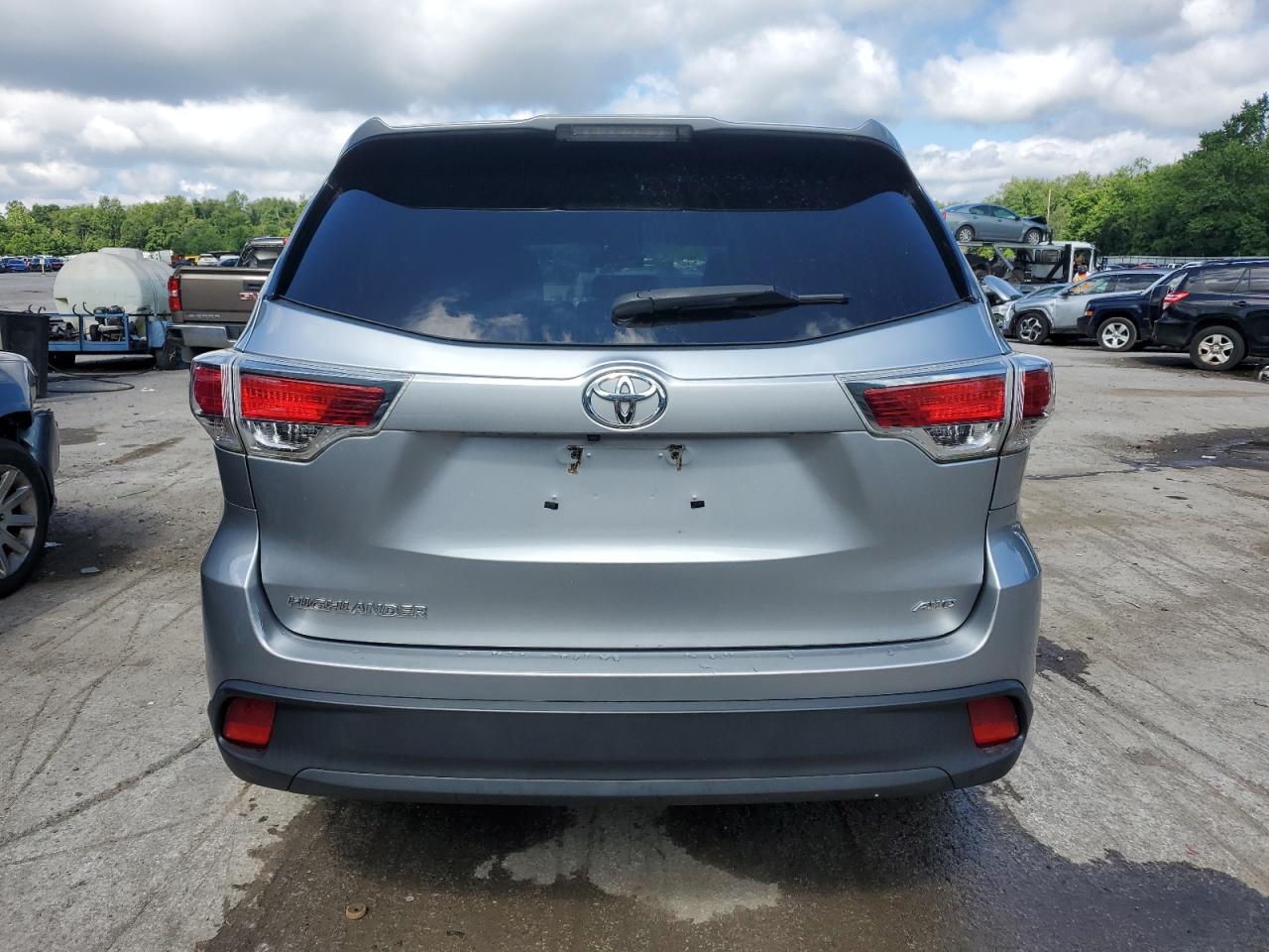 5TDBKRFH5GS323942 2016 Toyota Highlander Le