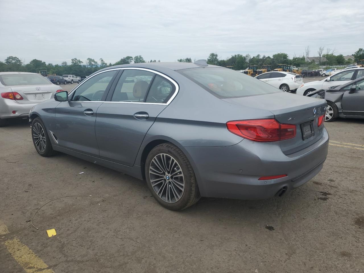 WBAJA7C57JG907495 2018 BMW 530 Xi