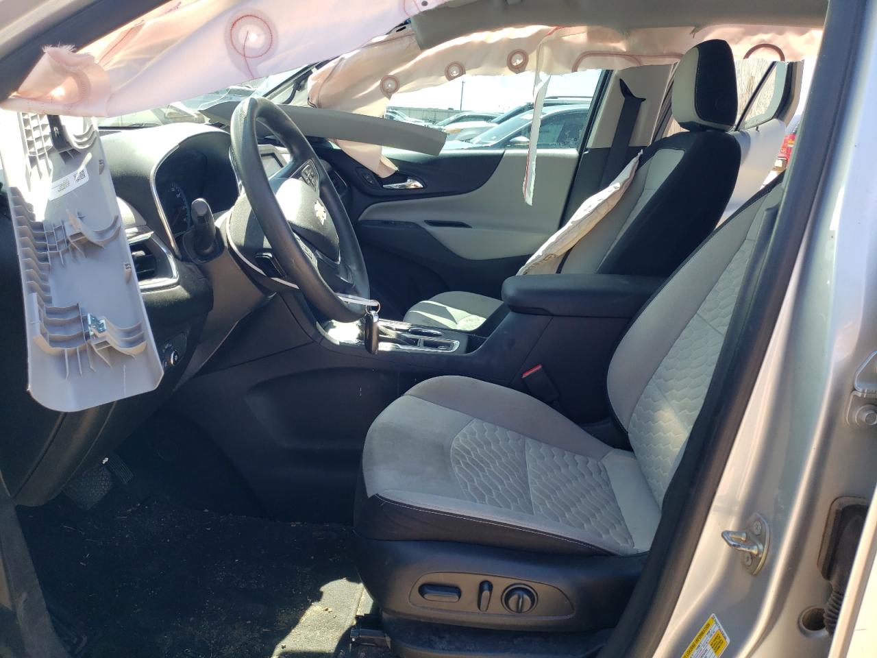 3GNAXJEV4JS583300 2018 Chevrolet Equinox Lt